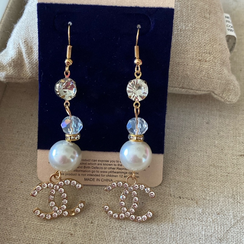 Fun and cute dangle earrings!